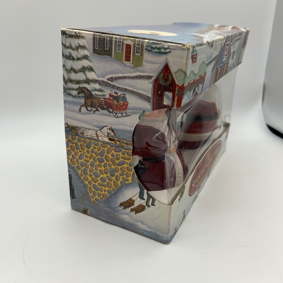 Publix Season's Greeters Ceramic Santa Christmas Salt & Pepper Shakers - Picture 5 of 11